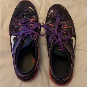 Nike tennis shoes - size 9